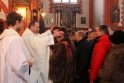 Palangos bažnyčioje įžadus atnaujino daugiau nei 100 porų (foto) Palangos bažnyčioje įžadus atnaujino daugiau nei 100 porų (foto)